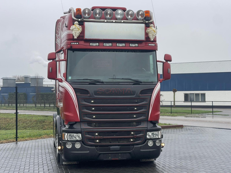 Scania R580 V8 SILVER GRIFFIN 66/100, LIMITED EDITION, FULL AIR, RETARDER. - Nyergesvontató: 2 kép. Scania R580 V8 SILVER GRIFFIN 66/100, LIMITED EDITION, FULL AIR, RETARDER. - Nyergesvontató: 2 kép.