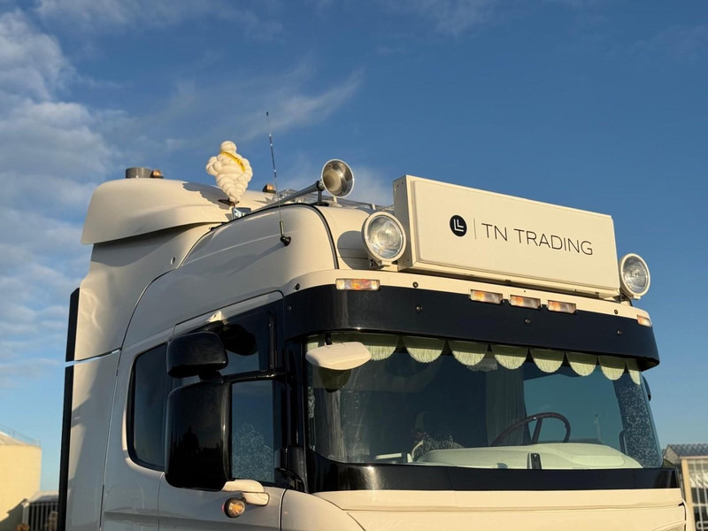 Scania R580 VOLLE SHOWTRUCK, VOLLUCHT, OPEN UITLAAT, INTERIEUR. - Nyergesvontató: 5 kép. Scania R580 VOLLE SHOWTRUCK, VOLLUCHT, OPEN UITLAAT, INTERIEUR. - Nyergesvontató: 5 kép.