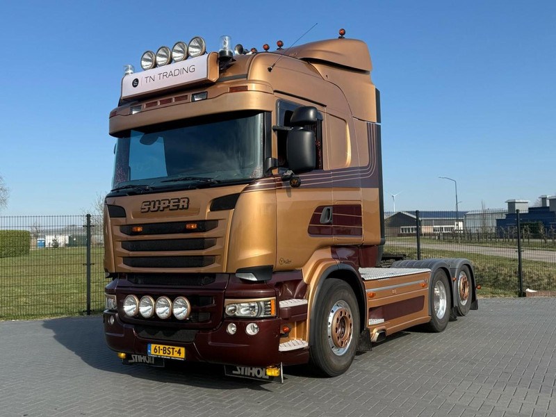 Scania R730 V8 V8, SHOWTRUCK VOLLUCHT, RETARDER, HYDRAULIEK, BOOGIE, ALU WIELEN, LEER. - Nyergesvontató: 1 kép. Scania R730 V8 V8, SHOWTRUCK VOLLUCHT, RETARDER, HYDRAULIEK, BOOGIE, ALU WIELEN, LEER. - Nyergesvontató: 1 kép.