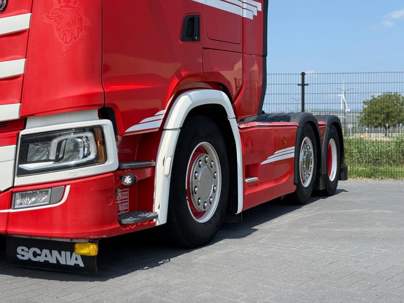Scania S500 VOLLUCHT, GESTUURD, SHOWTRUCK, LEER. - Nyergesvontató: 4 kép. Scania S500 VOLLUCHT, GESTUURD, SHOWTRUCK, LEER. - Nyergesvontató: 4 kép.