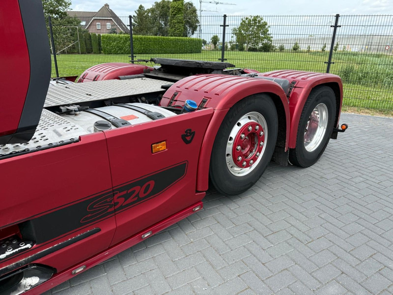 Scania S520 V8 NGS SHOWTRUCK, KLEP IN UITLAAT, 6X2/4, VOLLUCHT, RETARDER. - Nyergesvontató: 4 kép. Scania S520 V8 NGS SHOWTRUCK, KLEP IN UITLAAT, 6X2/4, VOLLUCHT, RETARDER. - Nyergesvontató: 4 kép.