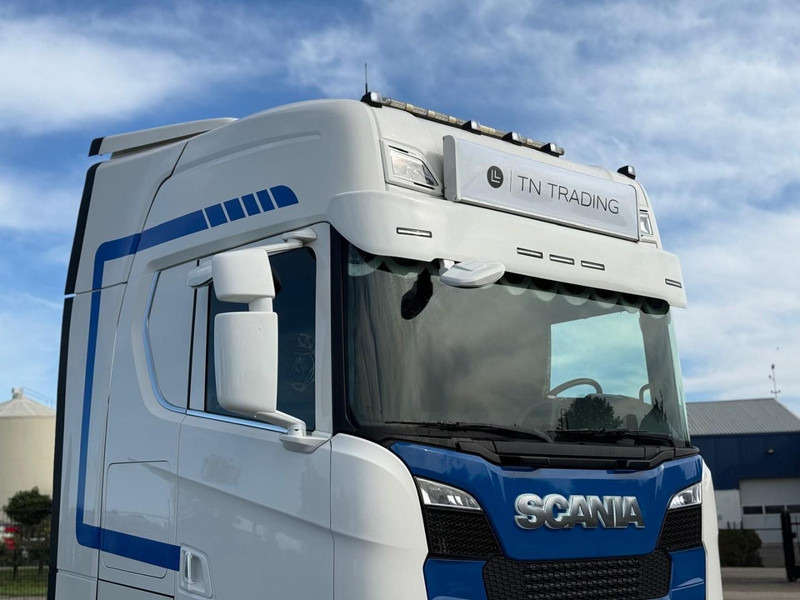 Scania S650 V8 NGS 2.95WB, PTO VOORBEREIDING, VOLLUCHT, KING OF THE ROAD, RETARDER, LEER. - Nyergesvontató: 2 kép. Scania S650 V8 NGS 2.95WB, PTO VOORBEREIDING, VOLLUCHT, KING OF THE ROAD, RETARDER, LEER. - Nyergesvontató: 2 kép.