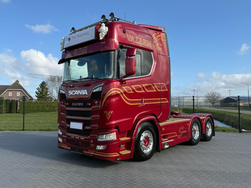 Scania S650 V8 NGS FULL AIR, SHOW, INTERIOR, ALCOA, HYDRAULIC/PTO. - Nyergesvontató: 1 kép. Scania S650 V8 NGS FULL AIR, SHOW, INTERIOR, ALCOA, HYDRAULIC/PTO. - Nyergesvontató: 1 kép.