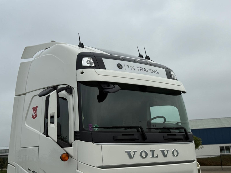 Volvo FH 13.460XL Turbocompound, leer, vollucht, 2 tanks, dubbel glas, vol spoiler. - Nyergesvontató: 2 kép. Volvo FH 13.460XL Turbocompound, leer, vollucht, 2 tanks, dubbel glas, vol spoiler. - Nyergesvontató: 2 kép.