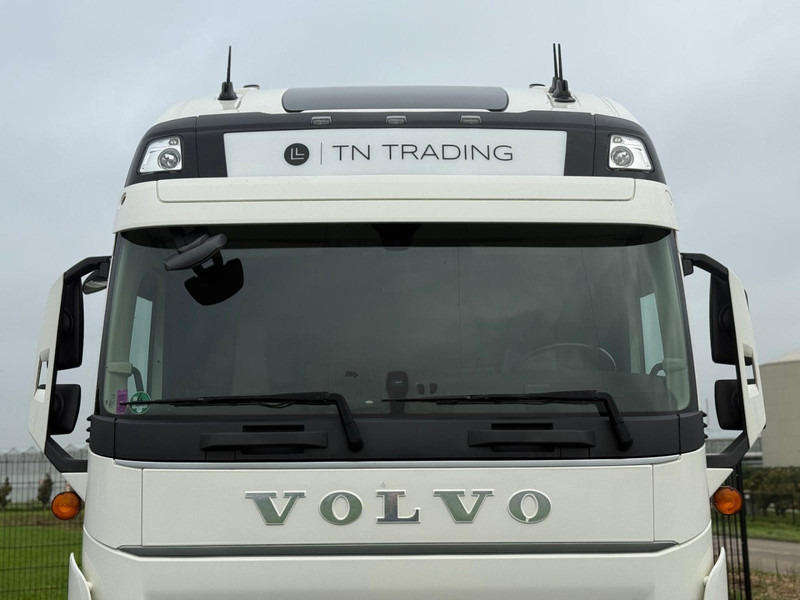 Volvo FH 13.460XL Turbocompound, leer, vollucht, 2 tanks, dubbel glas, vol spoiler. - Nyergesvontató: 4 kép. Volvo FH 13.460XL Turbocompound, leer, vollucht, 2 tanks, dubbel glas, vol spoiler. - Nyergesvontató: 4 kép.
