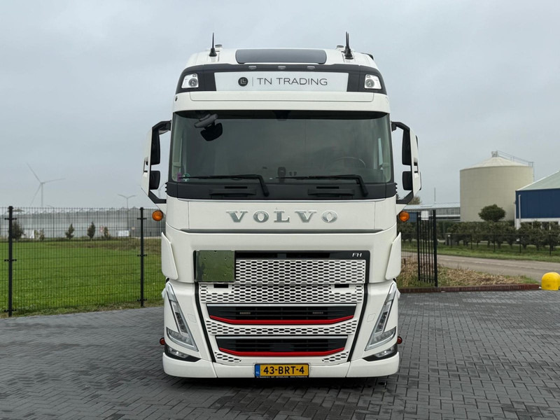 Volvo FH 13.460XL Turbocompound, leer, vollucht, 2 tanks, dubbel glas, vol spoiler. - Nyergesvontató: 3 kép. Volvo FH 13.460XL Turbocompound, leer, vollucht, 2 tanks, dubbel glas, vol spoiler. - Nyergesvontató: 3 kép.