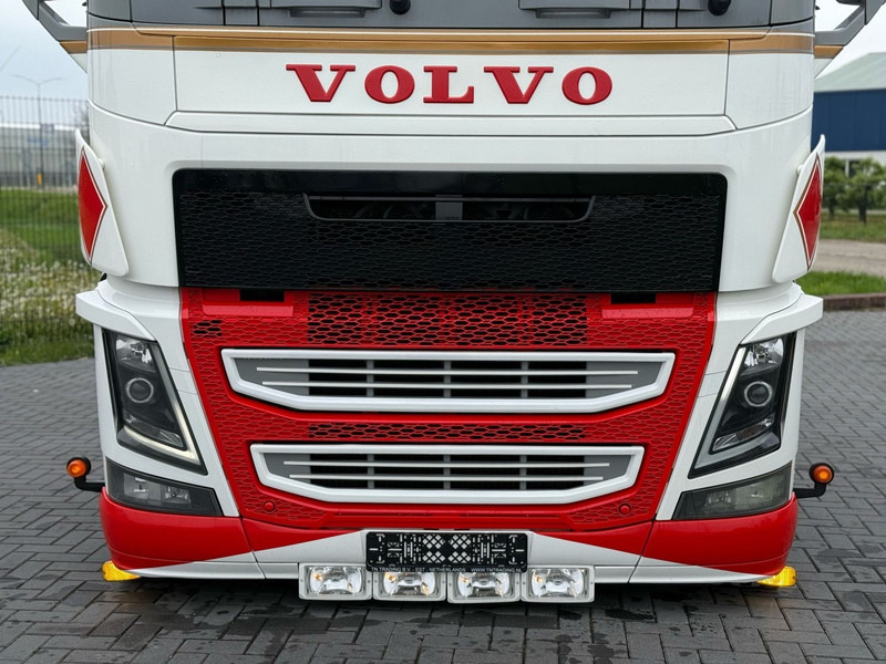 Volvo FH 13.500 SHOWTRUCK, VOLLUCHT, EURO 6, 6X2/4, PTO, SHOW INTERIEUR. - Nyergesvontató: 4 kép. Volvo FH 13.500 SHOWTRUCK, VOLLUCHT, EURO 6, 6X2/4, PTO, SHOW INTERIEUR. - Nyergesvontató: 4 kép.