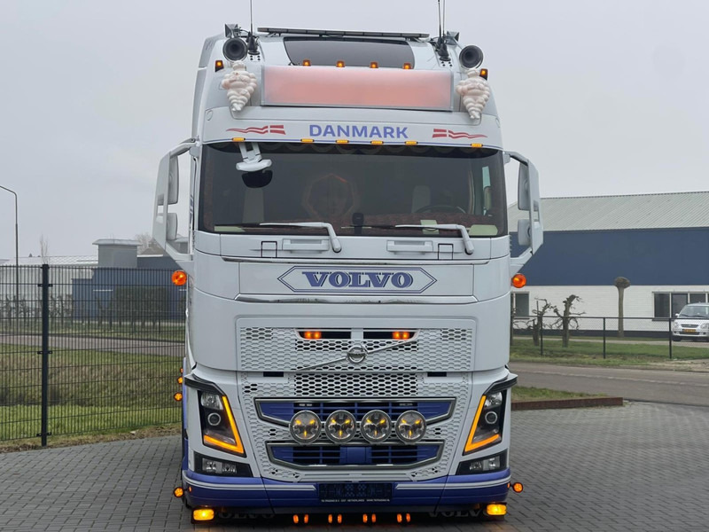 Volvo FH 16.750 SHOW TRUCK, FULL AIR, WB 3,10, SPECIAL INTERIOR, FULL! - Nyergesvontató: 2 kép. Volvo FH 16.750 SHOW TRUCK, FULL AIR, WB 3,10, SPECIAL INTERIOR, FULL! - Nyergesvontató: 2 kép.