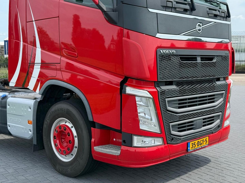 Volvo FH13.420 ADR, SMART TACHO 2, NL TRUCK, ALCOA, STEEL/AIR, PERFECT CONDITION, 2X TANK. - Nyergesvontató: 3 kép. Volvo FH13.420 ADR, SMART TACHO 2, NL TRUCK, ALCOA, STEEL/AIR, PERFECT CONDITION, 2X TANK. - Nyergesvontató: 3 kép.