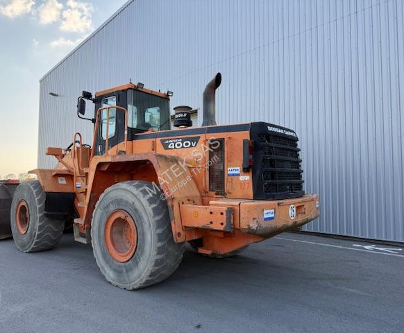 Daewoo M 400 V - Gumikerekes homlokrakodó: 3 kép. Daewoo M 400 V - Gumikerekes homlokrakodó: 3 kép.