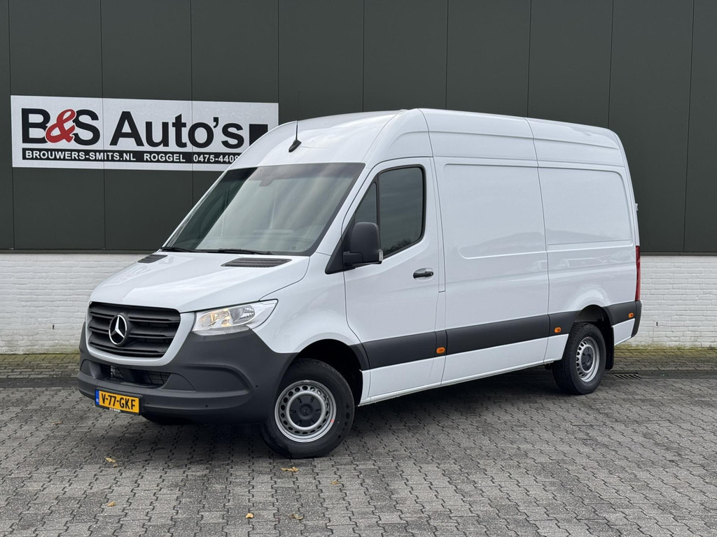 Mercedes-Benz Sprinter-317 1.9 CDI L2 9G laadruimte bekleed Leder Camera Clima M-bux media systeem DAB - Furgon: 1 kép. Mercedes-Benz Sprinter-317 1.9 CDI L2 9G laadruimte bekleed Leder Camera Clima M-bux media systeem DAB - Furgon: 1 kép.