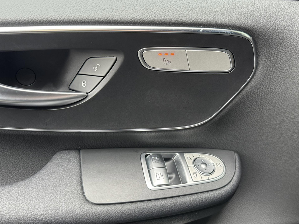 Mercedes-Benz V-Klasse-300d L3 Avantgarde AMG 360 Camera Burmester Groot scherm Adaptieve cruise - Duplakabinos kisteherautó: 3 kép. Mercedes-Benz V-Klasse-300d L3 Avantgarde AMG 360 Camera Burmester Groot scherm Adaptieve cruise - Duplakabinos kisteherautó: 3 kép.