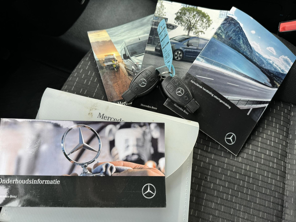 Mercedes-Benz Vito-110 Dubbele Cabine Facelift Comfort Leder stuurwiel Airco Radio+media - Duplakabinos kisteherautó: 3 kép. Mercedes-Benz Vito-110 Dubbele Cabine Facelift Comfort Leder stuurwiel Airco Radio+media - Duplakabinos kisteherautó: 3 kép.