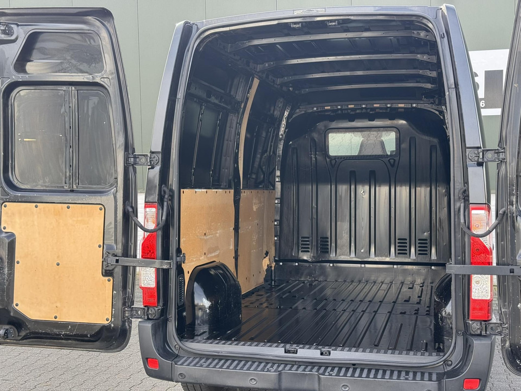 Furgon Renault Master-T35 2.3 dCi 135 L2H2 Cruise Navigatie Airco All Season banden Goed onderhouden: 9 kép.