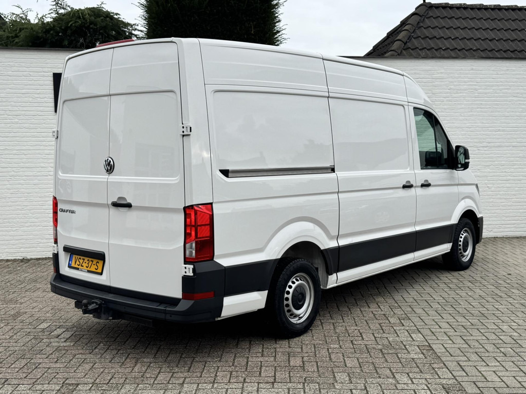 Volkswagen Crafter-30 2.0 TDI L3H3 Highline Carplay DAB Cruise Verwarmde voorruit Trekhaak Lat om Lat - Furgon: 2 kép. Volkswagen Crafter-30 2.0 TDI L3H3 Highline Carplay DAB Cruise Verwarmde voorruit Trekhaak Lat om Lat - Furgon: 2 kép.