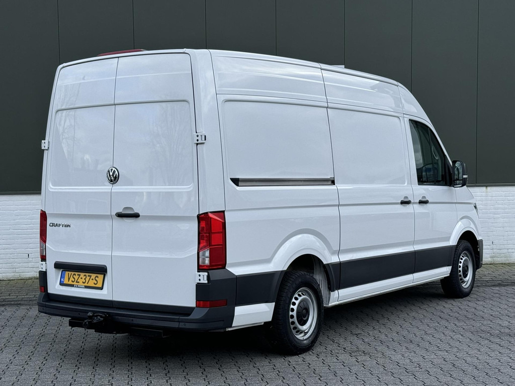 Volkswagen Crafter-30 2.0 TDI L3H3 Highline Carplay DAB Cruise Verwarmde voorruit Trekhaak Lat om Lat - Furgon: 2 kép. Volkswagen Crafter-30 2.0 TDI L3H3 Highline Carplay DAB Cruise Verwarmde voorruit Trekhaak Lat om Lat - Furgon: 2 kép.