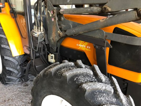 Renault CERES 95 X TRACTEUR + CHARGEUR MX80 - Traktor: 5 kép. Renault CERES 95 X TRACTEUR + CHARGEUR MX80 - Traktor: 5 kép.