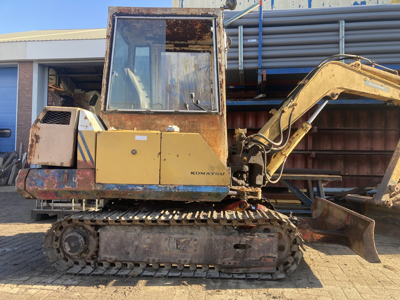 KOMATSU PC30-5 - Minikotró: 5 kép. KOMATSU PC30-5 - Minikotró: 5 kép.