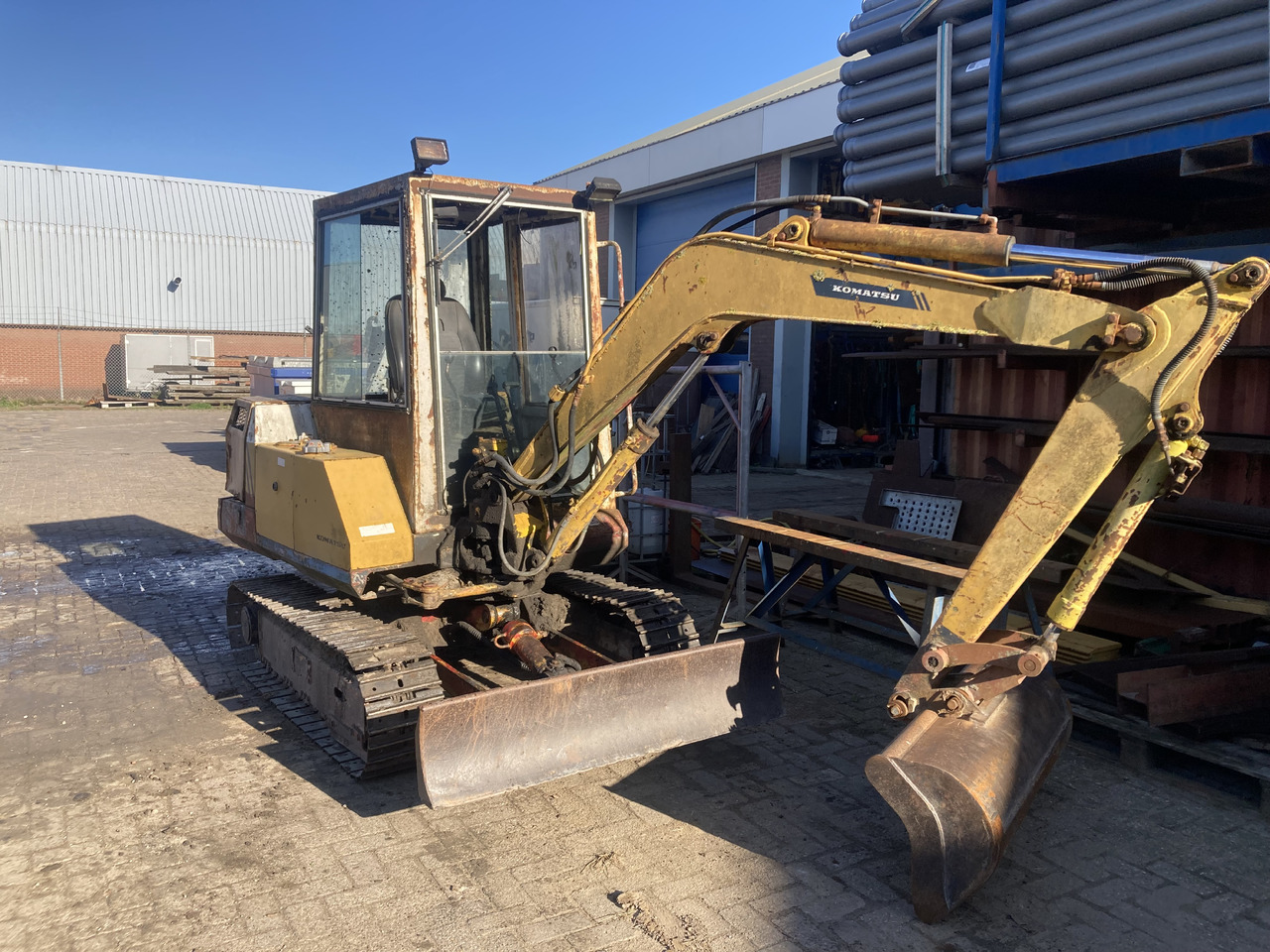 KOMATSU PC30-5 - Minikotró: 4 kép. KOMATSU PC30-5 - Minikotró: 4 kép.