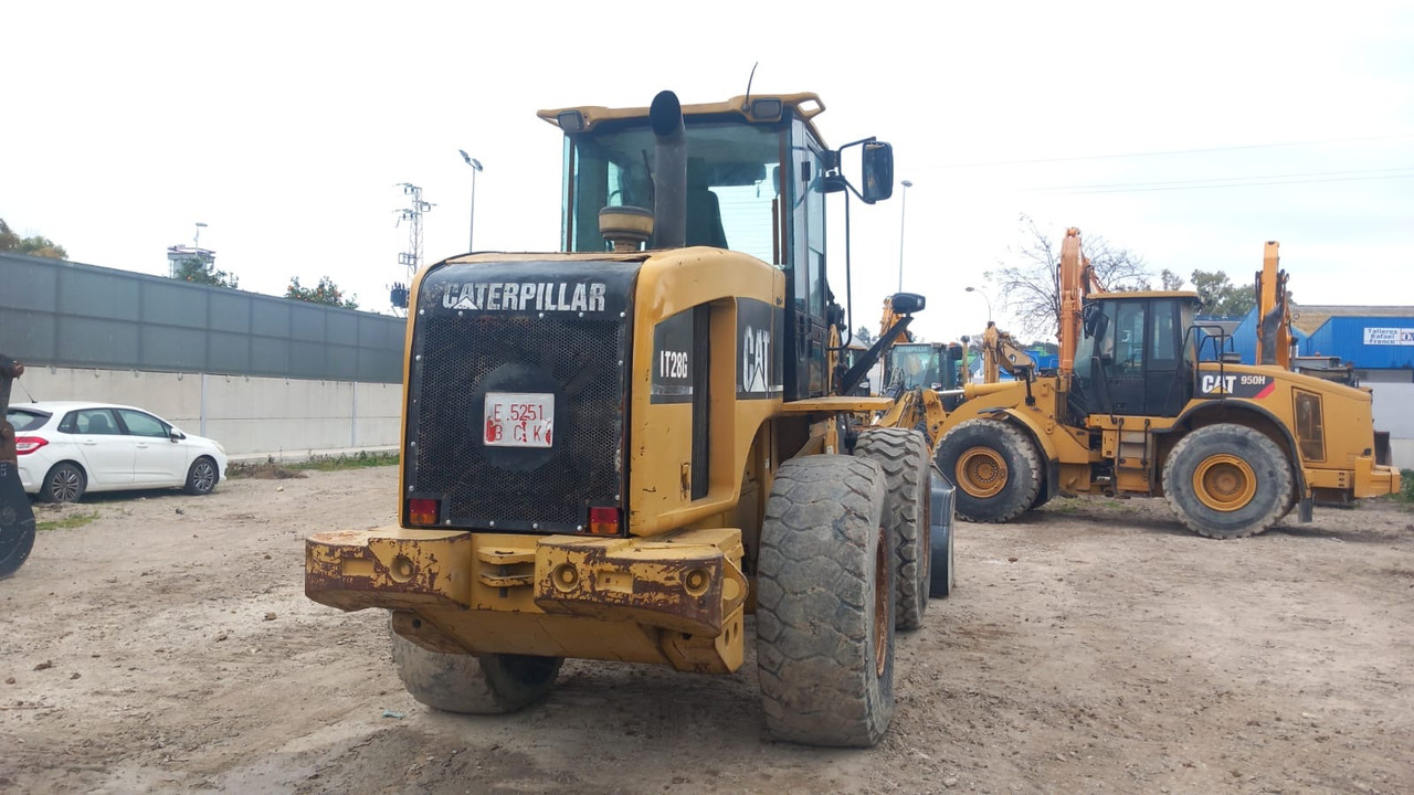 Caterpillar IT28G2 - Gumikerekes homlokrakodó: 2 kép. Caterpillar IT28G2 - Gumikerekes homlokrakodó: 2 kép.