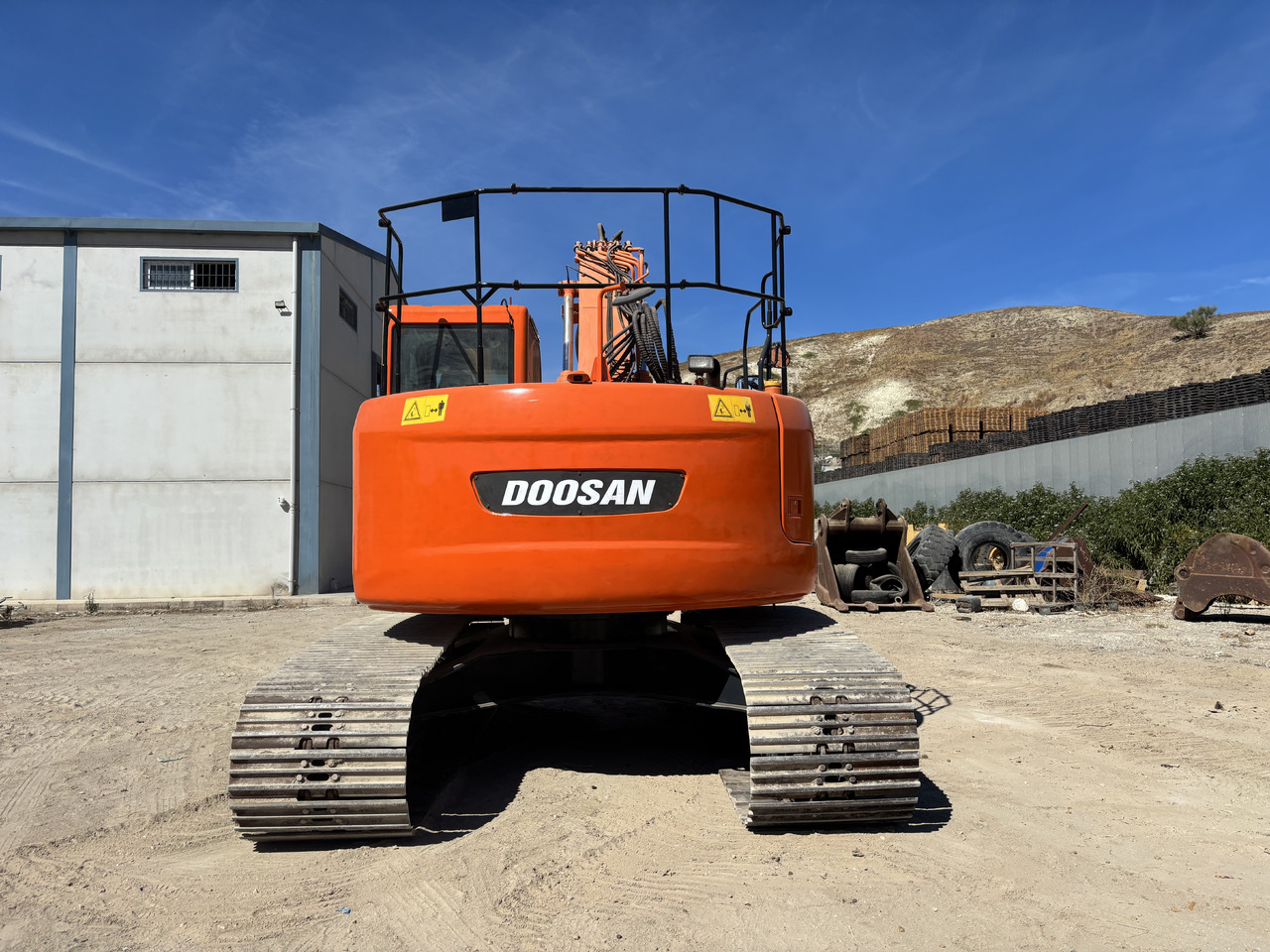DOOSAN DX235LCR - Lánctalpas kotró: 4 kép. DOOSAN DX235LCR - Lánctalpas kotró: 4 kép.