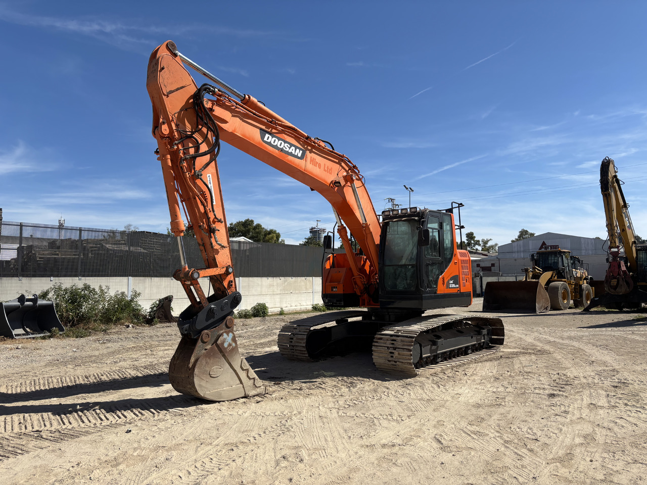 DOOSAN DX235LCR - Lánctalpas kotró: 1 kép. DOOSAN DX235LCR - Lánctalpas kotró: 1 kép.