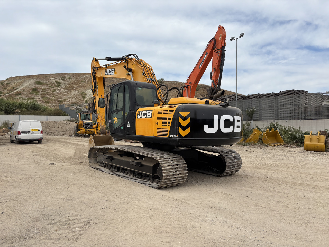 JCB JS220LC - Lánctalpas kotró: 3 kép. JCB JS220LC - Lánctalpas kotró: 3 kép.