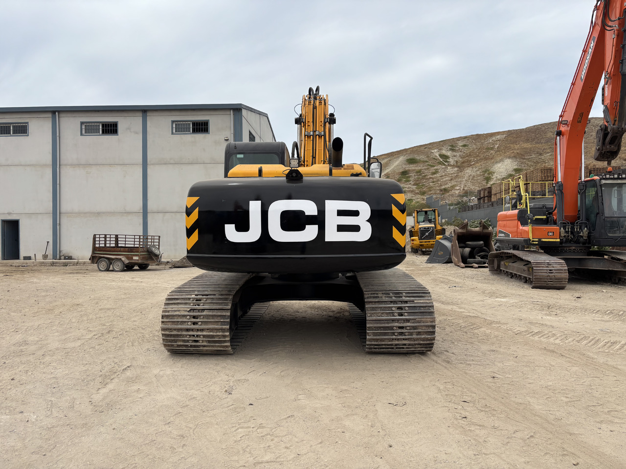 JCB JS220LC - Lánctalpas kotró: 4 kép. JCB JS220LC - Lánctalpas kotró: 4 kép.