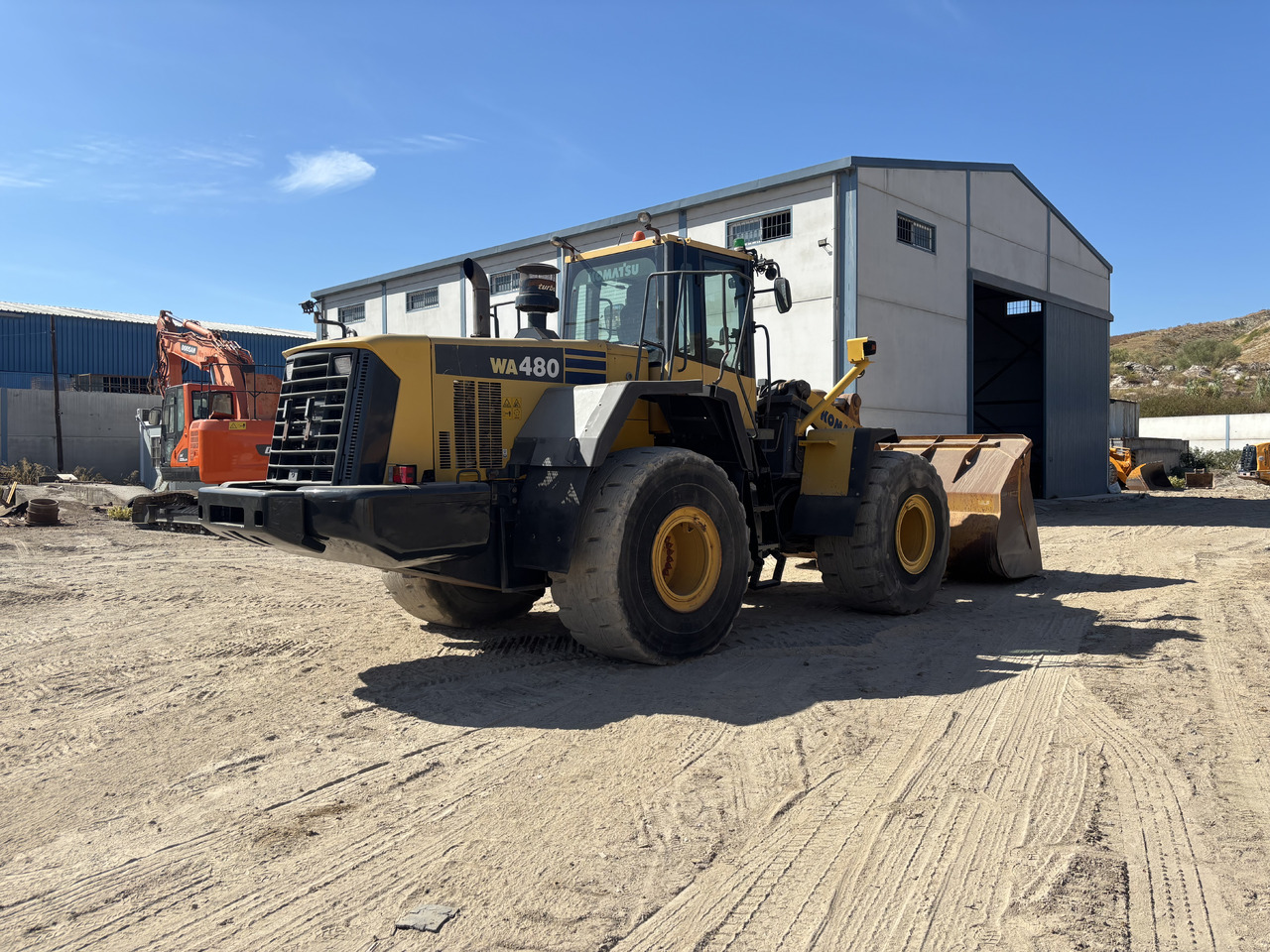 KOMATSU WA480-6 - Gumikerekes homlokrakodó: 5 kép. KOMATSU WA480-6 - Gumikerekes homlokrakodó: 5 kép.