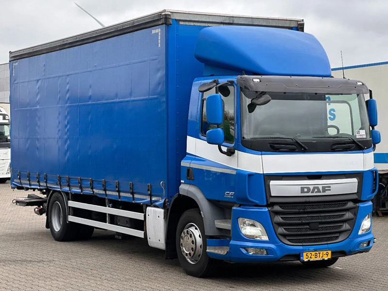DAF CF 370 Euro 6 / BDF / Laadklep / New Tacho *New Apk* - Ponyvás teherautó: 3 kép. DAF CF 370 Euro 6 / BDF / Laadklep / New Tacho *New Apk* - Ponyvás teherautó: 3 kép.