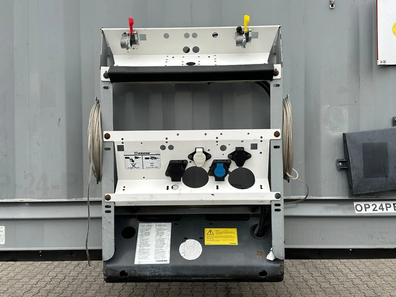 Krone SD Schuifzeil -Dak / SAF-Disc / Apk - Ponyvás félpótkocsi: 5 kép. Krone SD Schuifzeil -Dak / SAF-Disc / Apk - Ponyvás félpótkocsi: 5 kép.