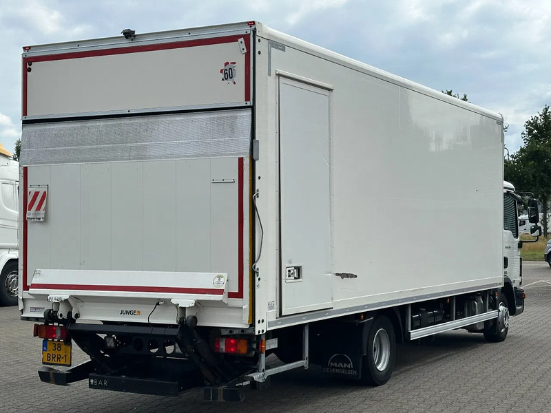 MAN TGL 12.220 4x2 Gesloten Opbouw / Laadklep / Gvw 12T / Euro 6 - Dobozos felépítményű teherautó: 3 kép. MAN TGL 12.220 4x2 Gesloten Opbouw / Laadklep / Gvw 12T / Euro 6 - Dobozos felépítményű teherautó: 3 kép.
