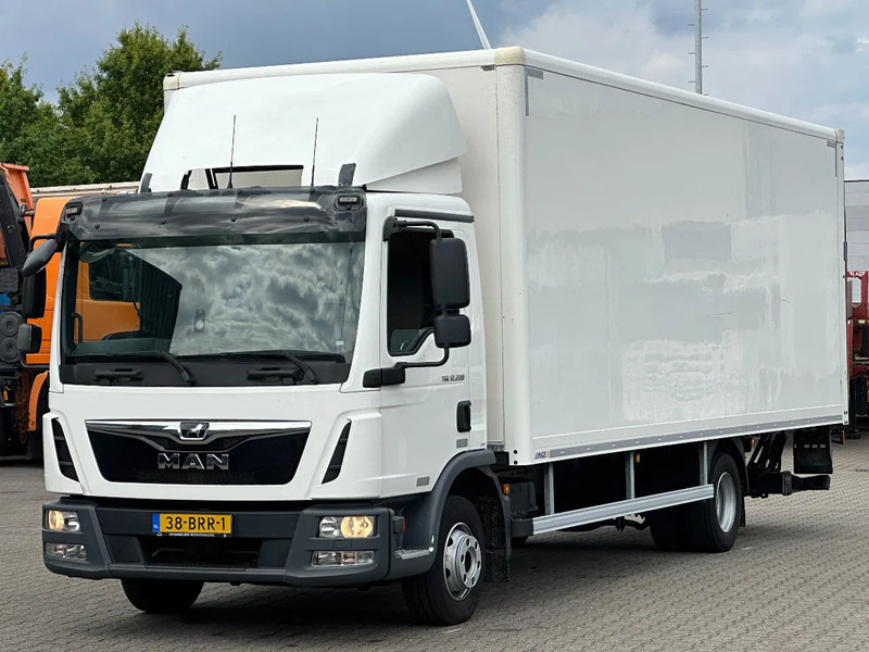 MAN TGL 12.220 4x2 Gesloten Opbouw / Laadklep / Gvw 12T / Euro 6 - Dobozos felépítményű teherautó: 1 kép. MAN TGL 12.220 4x2 Gesloten Opbouw / Laadklep / Gvw 12T / Euro 6 - Dobozos felépítményű teherautó: 1 kép.