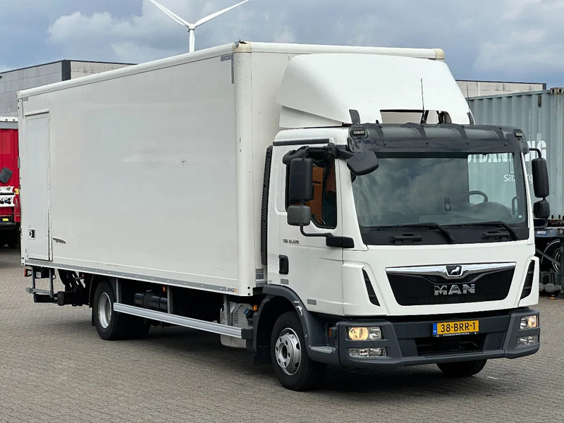 MAN TGL 12.220 4x2 Gesloten Opbouw / Laadklep / Gvw 12T / Euro 6 - Dobozos felépítményű teherautó: 2 kép. MAN TGL 12.220 4x2 Gesloten Opbouw / Laadklep / Gvw 12T / Euro 6 - Dobozos felépítményű teherautó: 2 kép.