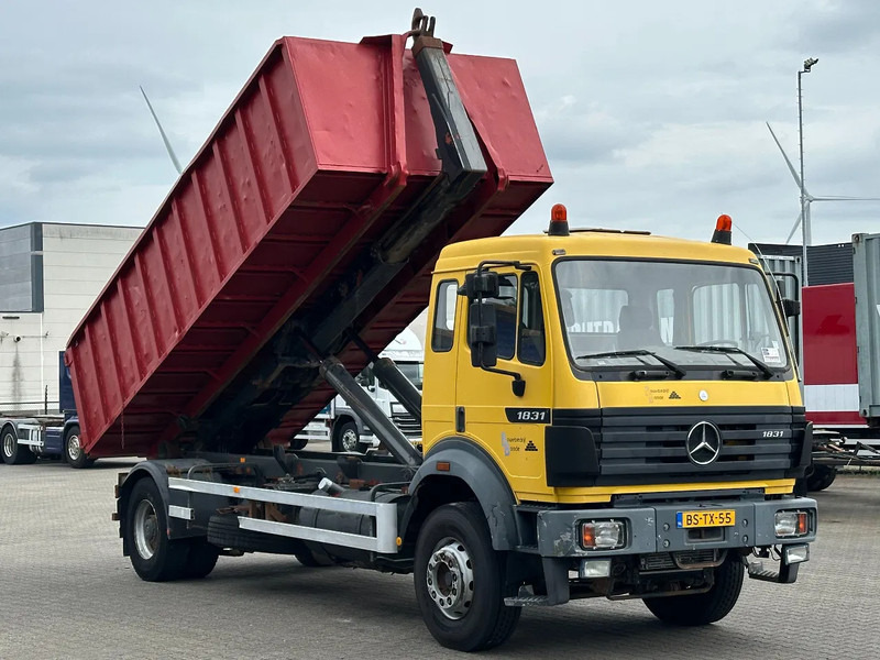 Mercedes-Benz SK 1931 4x2 Meiler Haakarm 20T Manual + Telma / Euro 1 - Horgos rakodó teherautó: 2 kép. Mercedes-Benz SK 1931 4x2 Meiler Haakarm 20T Manual + Telma / Euro 1 - Horgos rakodó teherautó: 2 kép.