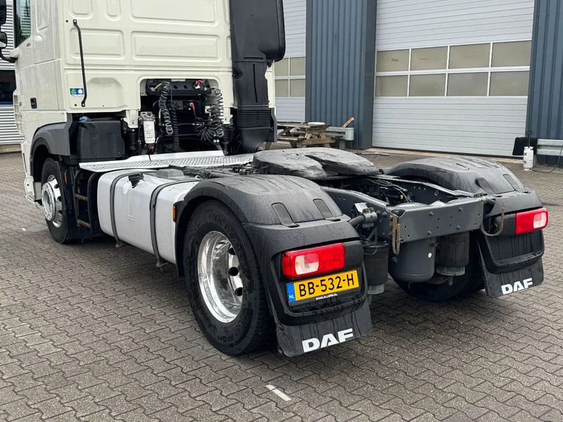 DAF XF 450 Space Cab Euro 6 - Nyergesvontató: 5 kép. DAF XF 450 Space Cab Euro 6 - Nyergesvontató: 5 kép.