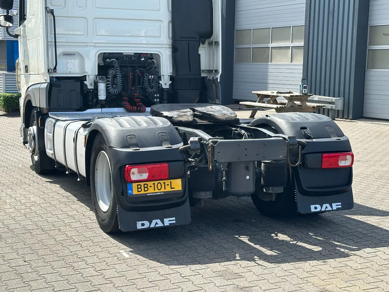 DAF XF 450 Super Space Cab Euro 6 - Nyergesvontató: 5 kép. DAF XF 450 Super Space Cab Euro 6 - Nyergesvontató: 5 kép.