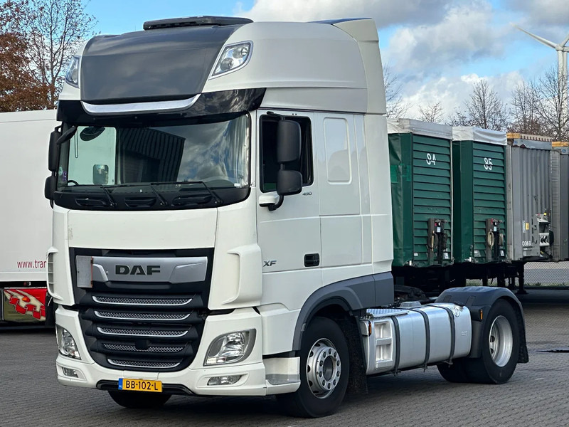 DAF XF 450 Super Space Cab Euro 6 - Nyergesvontató: 1 kép. DAF XF 450 Super Space Cab Euro 6 - Nyergesvontató: 1 kép.