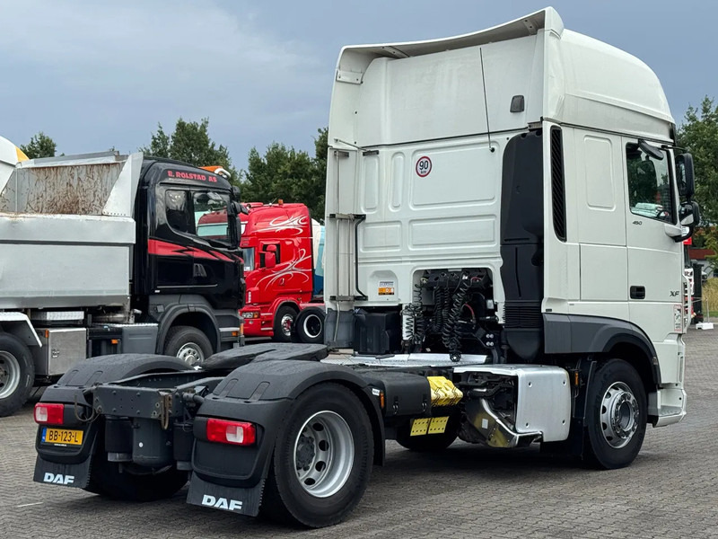 DAF XF 450 Super Space Cab Euro 6 - Nyergesvontató: 3 kép. DAF XF 450 Super Space Cab Euro 6 - Nyergesvontató: 3 kép.