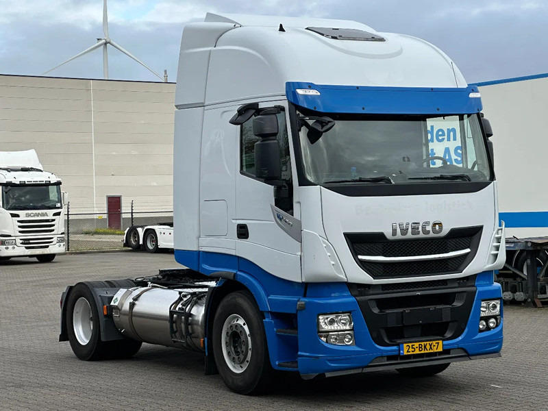 Iveco Stralis 460 LNG Euro 6 Retarder *NL-Truck* - Nyergesvontató: 2 kép. Iveco Stralis 460 LNG Euro 6 Retarder *NL-Truck* - Nyergesvontató: 2 kép.