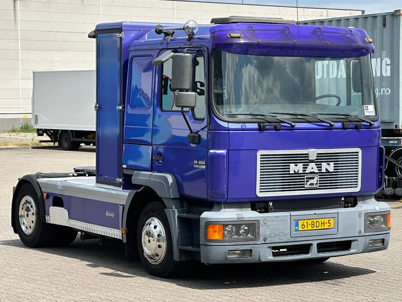 MAN 14.224 4x2 Euro 2 / 6 Cilinder / Manual / 290Tkm! - Nyergesvontató: 2 kép. MAN 14.224 4x2 Euro 2 / 6 Cilinder / Manual / 290Tkm! - Nyergesvontató: 2 kép.