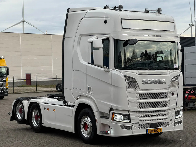Scania R580 V8 6x2 Retarder Full Air Boogie - Nyergesvontató: 2 kép. Scania R580 V8 6x2 Retarder Full Air Boogie - Nyergesvontató: 2 kép.