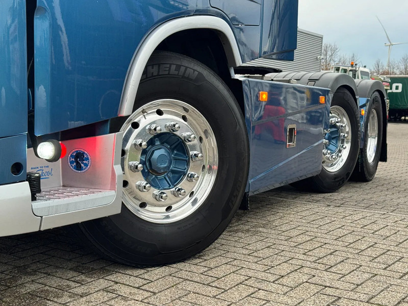 Volvo FH 500 6x2/4 Globetrotter XL EURO 6 - Nyergesvontató: 2 kép. Volvo FH 500 6x2/4 Globetrotter XL EURO 6 - Nyergesvontató: 2 kép.