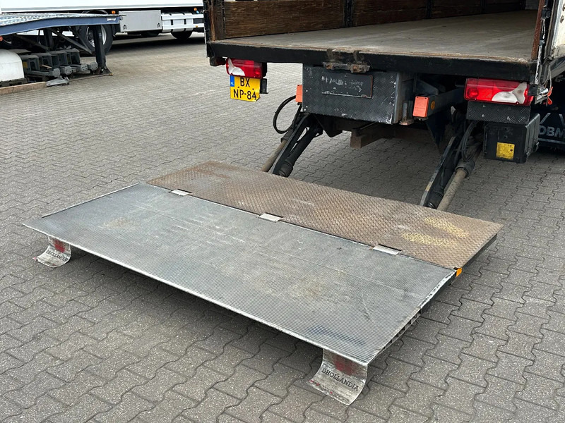 Scania R270 4x2 Schuifzeil / Laadklep / Euro 4 - Ponyvás teherautó: 5 kép. Scania R270 4x2 Schuifzeil / Laadklep / Euro 4 - Ponyvás teherautó: 5 kép.
