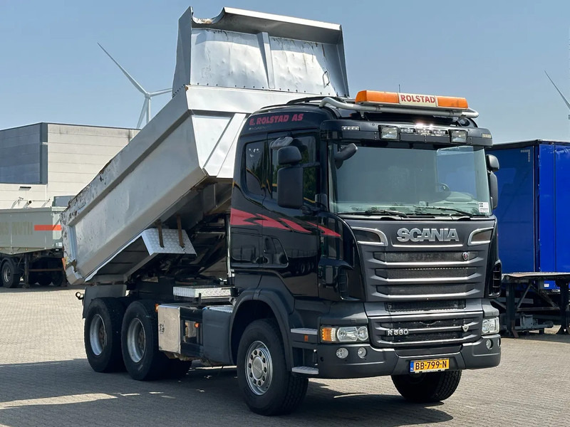 Scania R560 V8 6x4 Tipper / Big Axle / Full Steel / Euro 5 / Retarder - Billenőplatós teherautó: 2 kép. Scania R560 V8 6x4 Tipper / Big Axle / Full Steel / Euro 5 / Retarder - Billenőplatós teherautó: 2 kép.