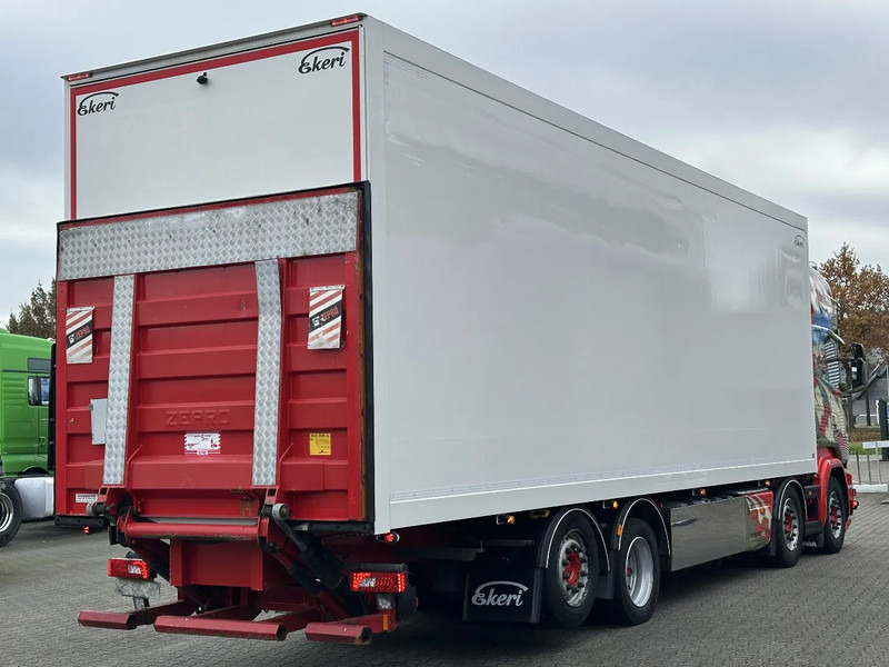 Scania R580 V8 8x2*6 Ekeri Full Side Opening / Retarder / 605 Tkm / Full Air - Dobozos felépítményű teherautó: 5 kép. Scania R580 V8 8x2*6 Ekeri Full Side Opening / Retarder / 605 Tkm / Full Air - Dobozos felépítményű teherautó: 5 kép.