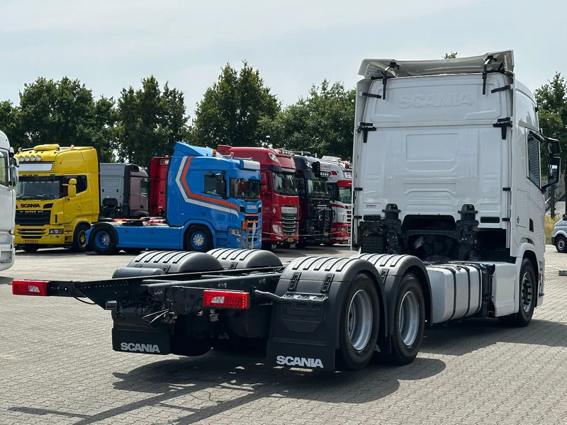 Scania R660 V8 6x4 Chassis with Lift-Axle / Retarder / Wb 4.75 / Full Air / 2 Tank - Alvaz teherautó: 3 kép. Scania R660 V8 6x4 Chassis with Lift-Axle / Retarder / Wb 4.75 / Full Air / 2 Tank - Alvaz teherautó: 3 kép.