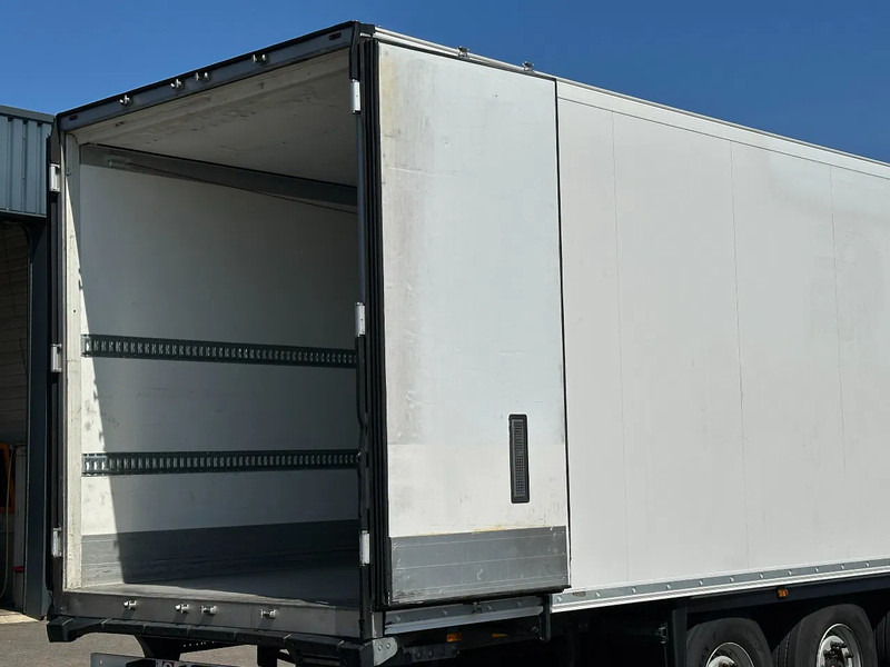 Schmitz Cargobull Carrier Vector 1550 / SAF-Disc / Lift-Axle - Félpótkocsi hűtős: 5 kép. Schmitz Cargobull Carrier Vector 1550 / SAF-Disc / Lift-Axle - Félpótkocsi hűtős: 5 kép.