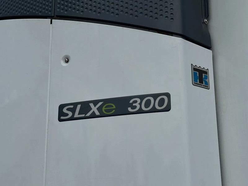 Schmitz Cargobull Thermo King SLXe 300 / Disc Brakes / Lift-Axle / Flower Width / Apk - Félpótkocsi hűtős: 3 kép. Schmitz Cargobull Thermo King SLXe 300 / Disc Brakes / Lift-Axle / Flower Width / Apk - Félpótkocsi hűtős: 3 kép.
