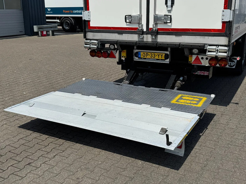 Schmitz Cargobull Thermo King SLXi 300 / Disc-Brakes / Laadklep / Flower Width / Apk - Félpótkocsi hűtős: 3 kép. Schmitz Cargobull Thermo King SLXi 300 / Disc-Brakes / Laadklep / Flower Width / Apk - Félpótkocsi hűtős: 3 kép.
